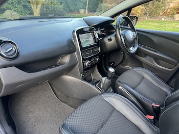 Used Renault Clio 2019 for sale - 76497568: Photo