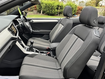 Used Volkswagen T-Roc 2020 for sale - 76431010: Photo