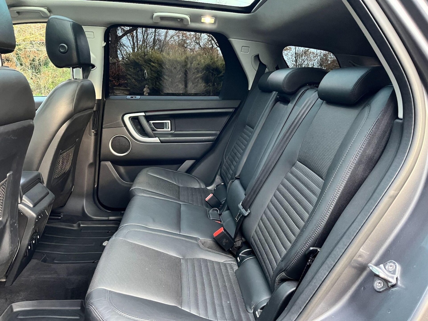 Used Land Rover Discovery Sport 2015 for sale - 76776430: Photo 4