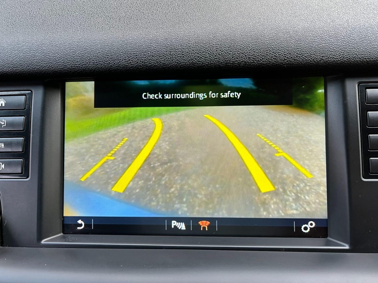 Used Land Rover Discovery Sport 2015 for sale - 76776430: Photo 8