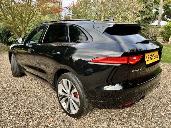 Used Jaguar F-Pace 2018 for sale - 76211873: Photo 12