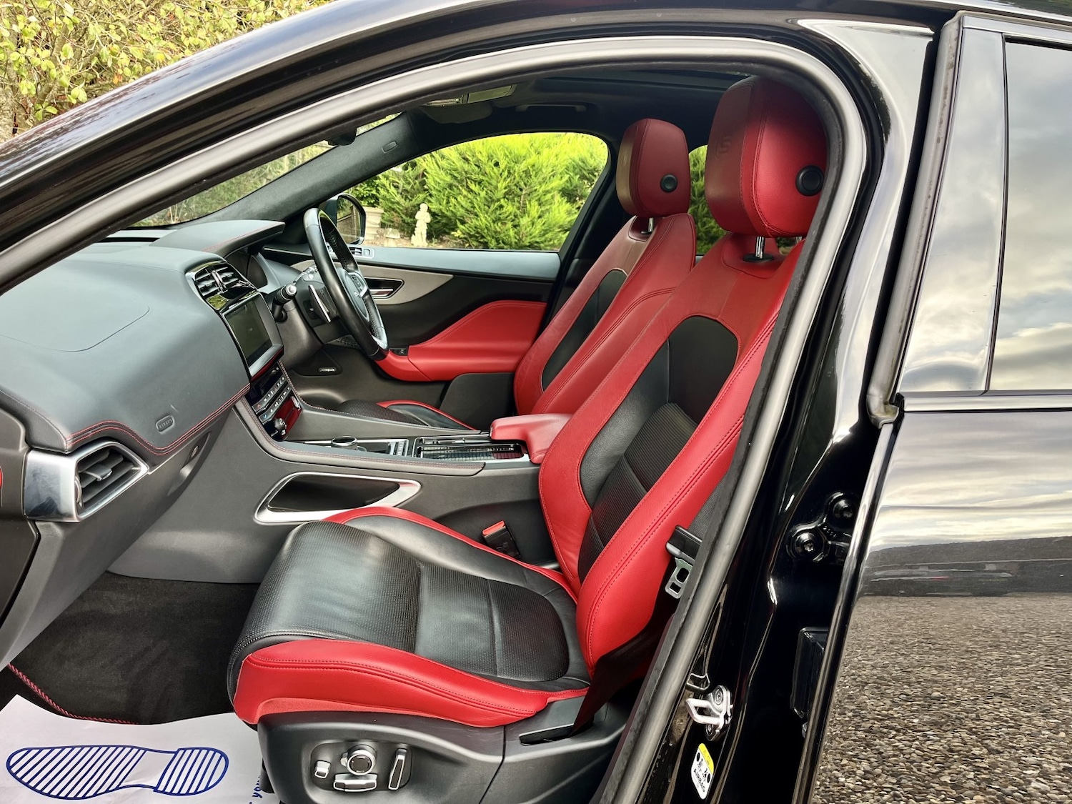 Used Jaguar F-Pace 2018 for sale - 76211873: Photo 2