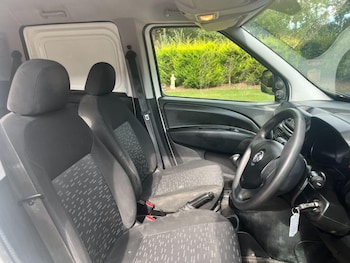 Used Vauxhall Combo 2018 for sale - 75497260: Photo