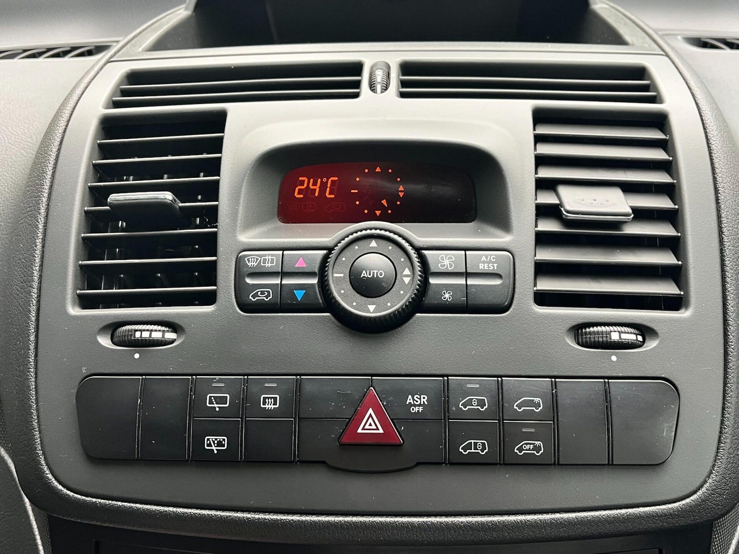 Used Mercedes-Benz Vito 2014 for sale - 76776432: Photo 28