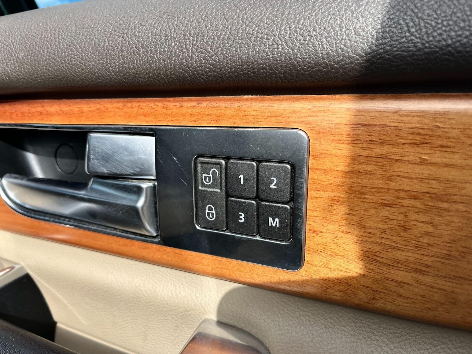 Used Land Rover Discovery 2014 for sale - 78097933: Photo 14