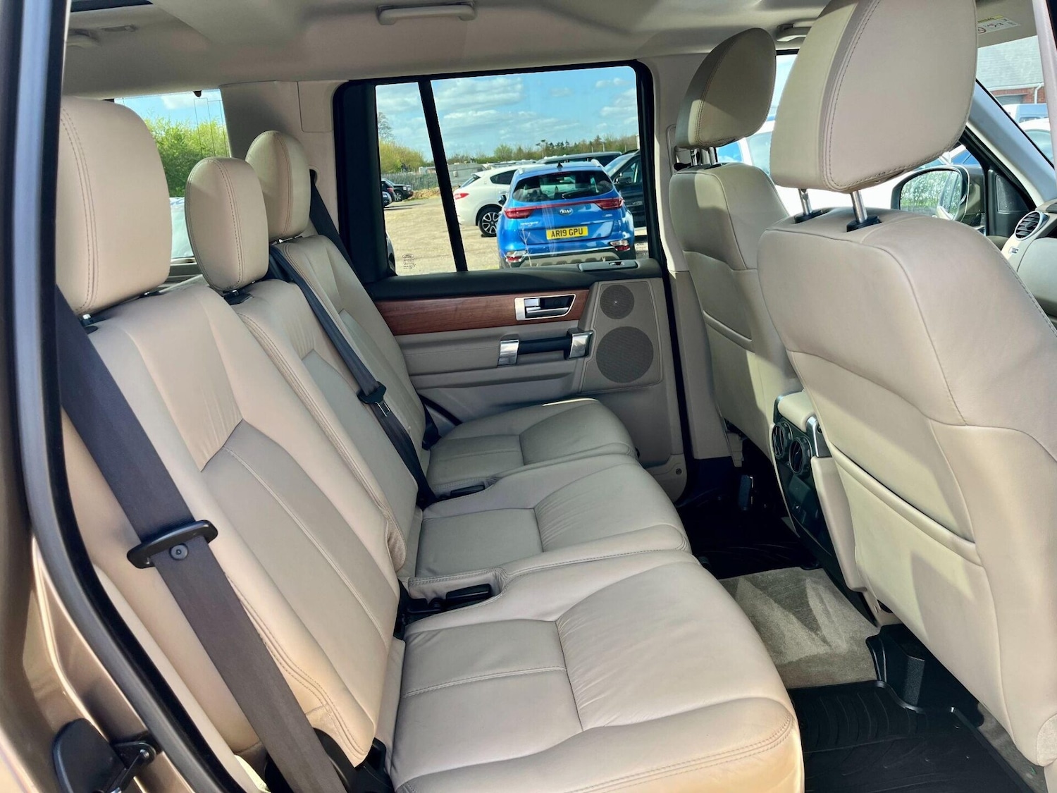 Used Land Rover Discovery 2014 for sale - 78097933: Photo 2