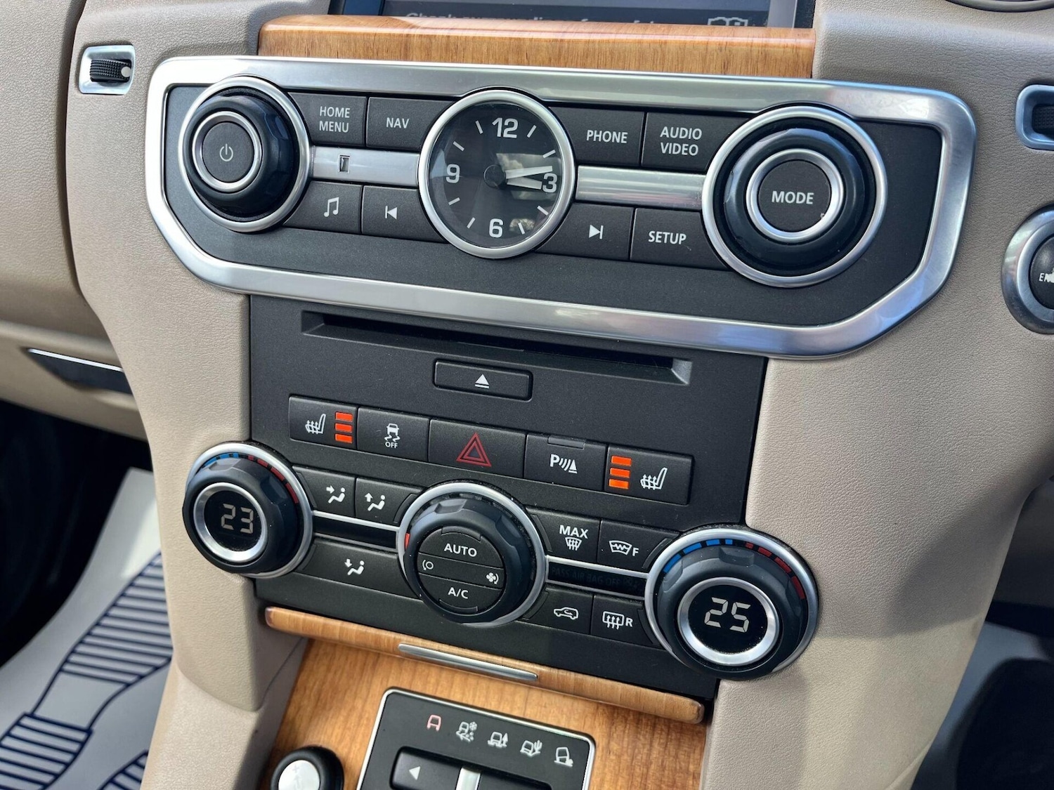 Used Land Rover Discovery 2014 for sale - 78097933: Photo 28