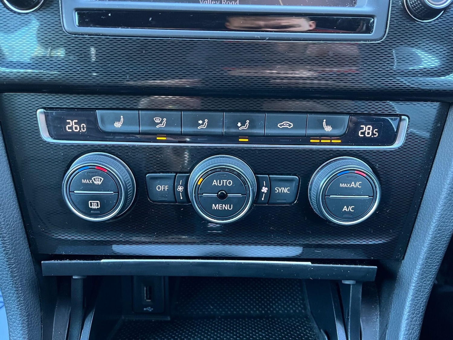 Used Volkswagen Golf 2017 for sale - 77088538: Photo 25