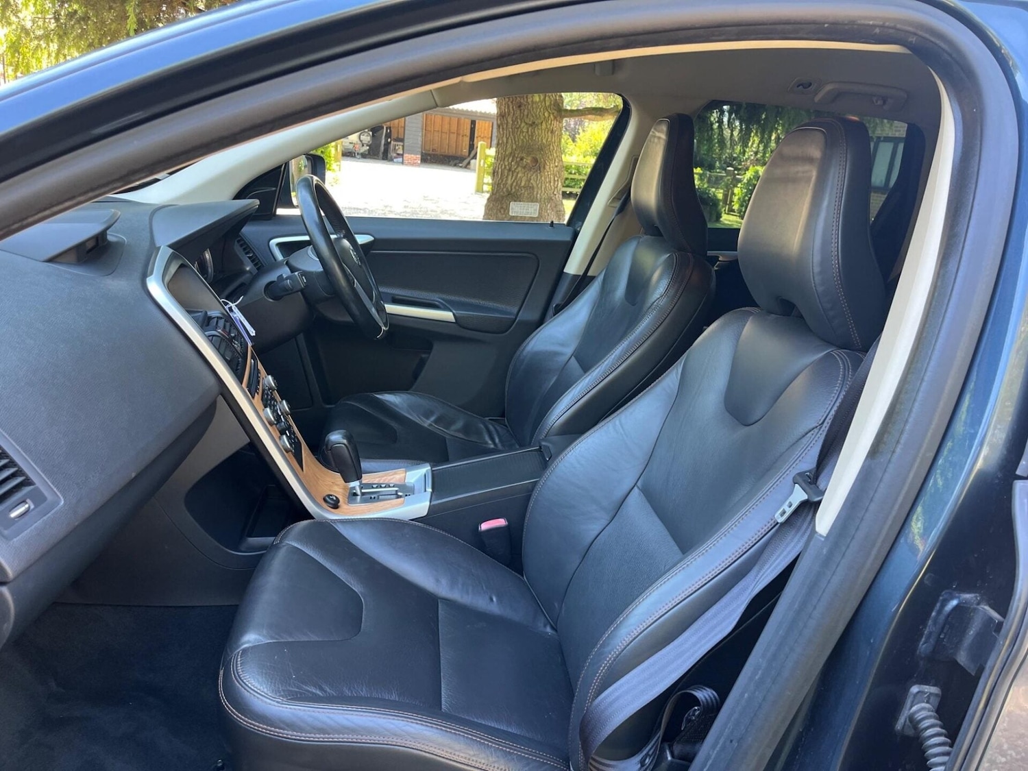 Used Volvo XC60 2009 for sale - 76776463: Photo 2