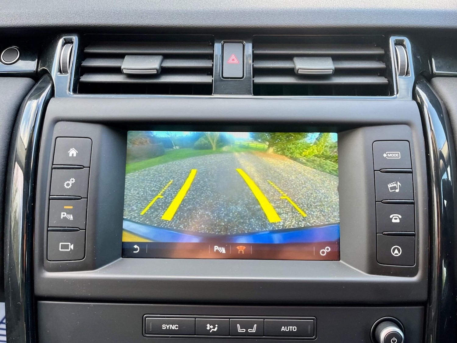 Used Land Rover Discovery 2017 for sale - 76859938: Photo 26