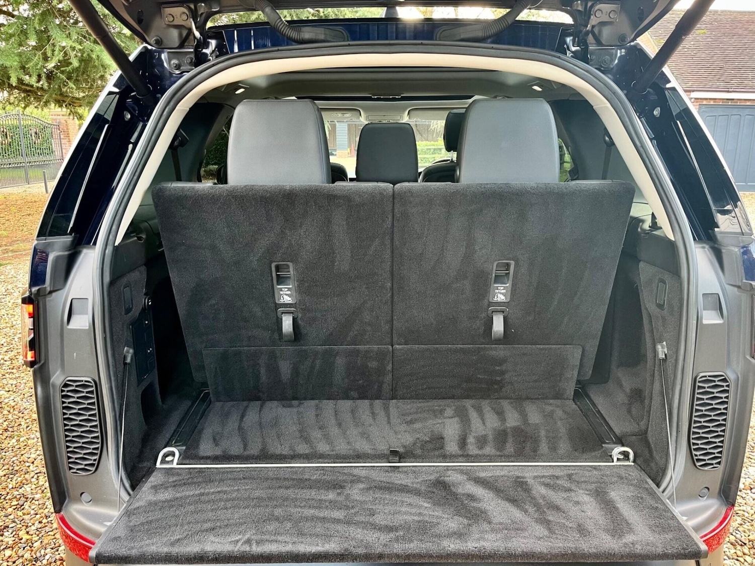 Used Land Rover Discovery 2017 for sale - 76859938: Photo 30