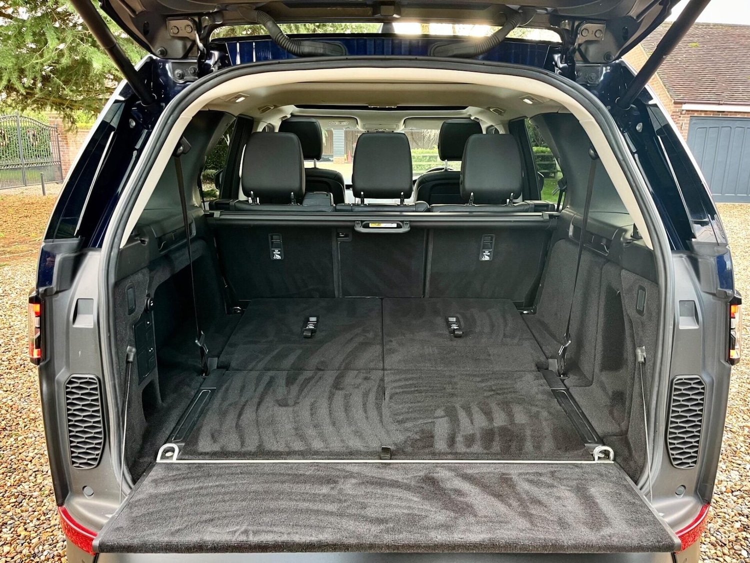 Used Land Rover Discovery 2017 for sale - 76859938: Photo 31