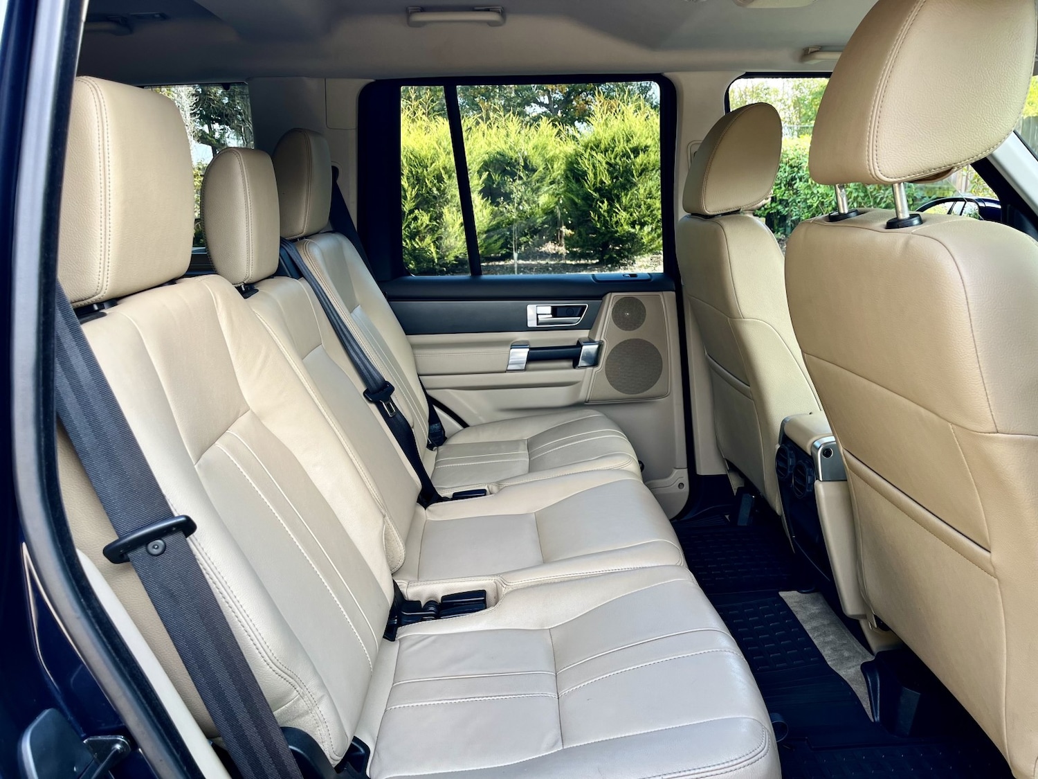 Used Land Rover Discovery 4 2015 for sale - 76107429: Photo 4