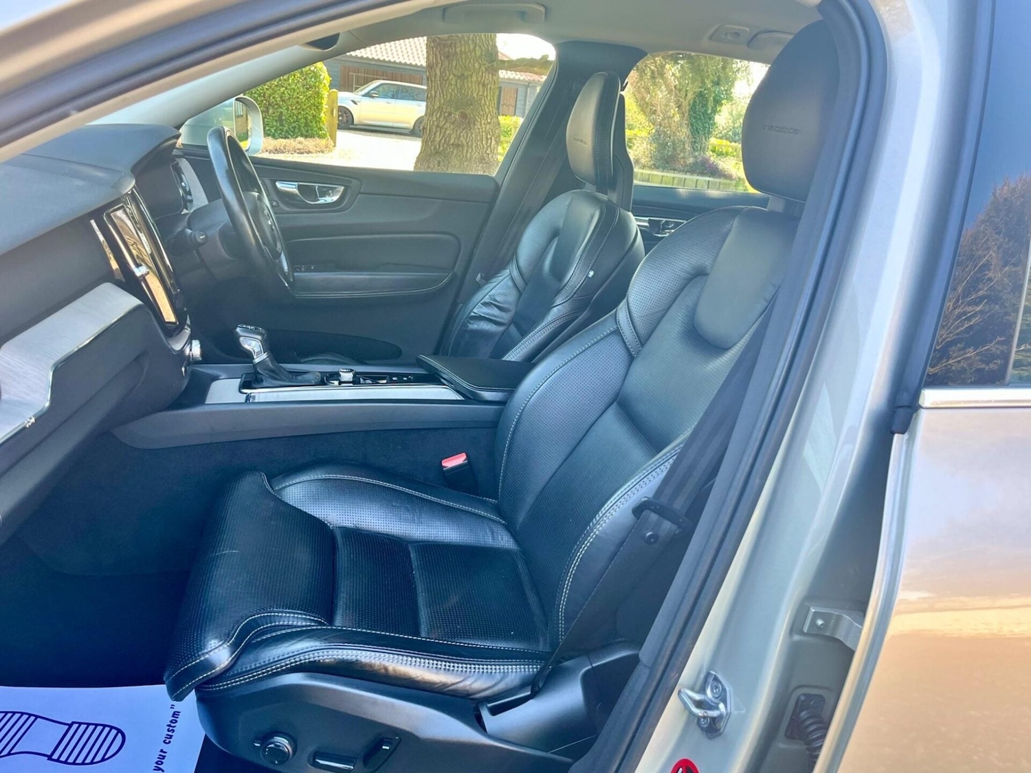 Used Volvo XC60 2017 for sale - 76776459: Photo 2