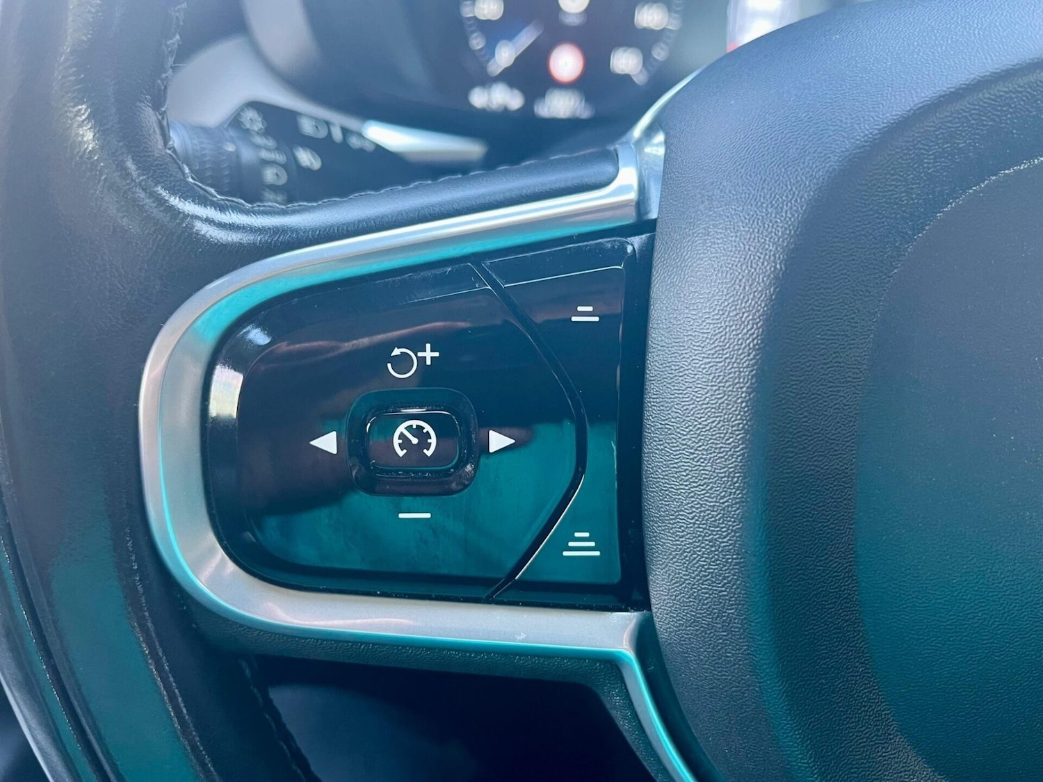 Used Volvo XC60 2017 for sale - 76776459: Photo 24