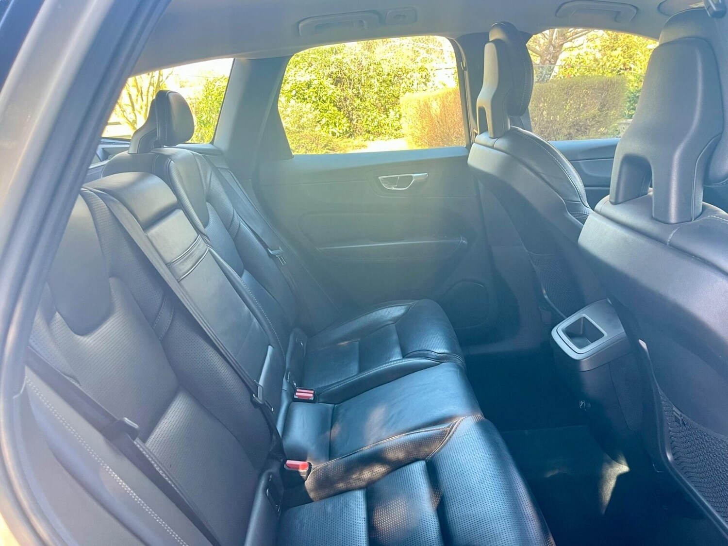 Used Volvo XC60 2017 for sale - 76776459: Photo 4