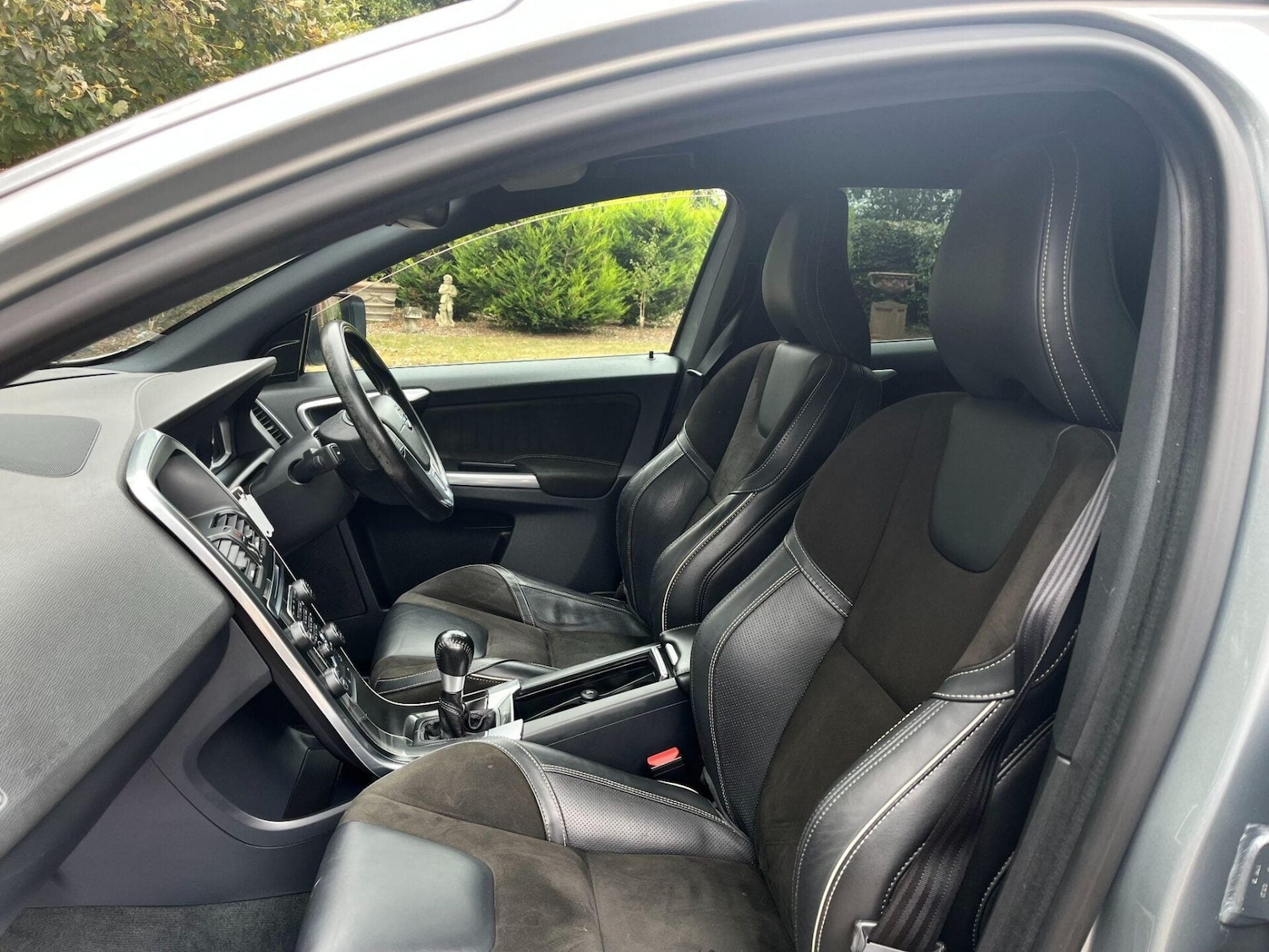 Used Volvo XC60 2017 for sale - 76776457: Photo 2