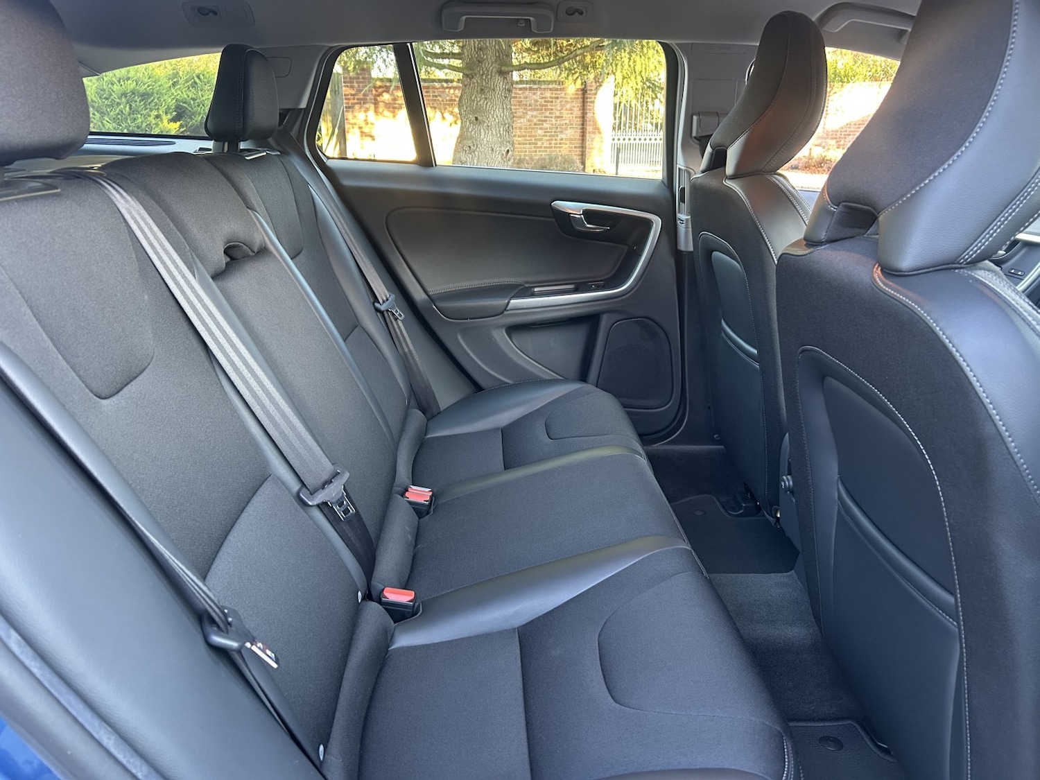 Used Volvo V60 2016 for sale - 76656078: Photo 15