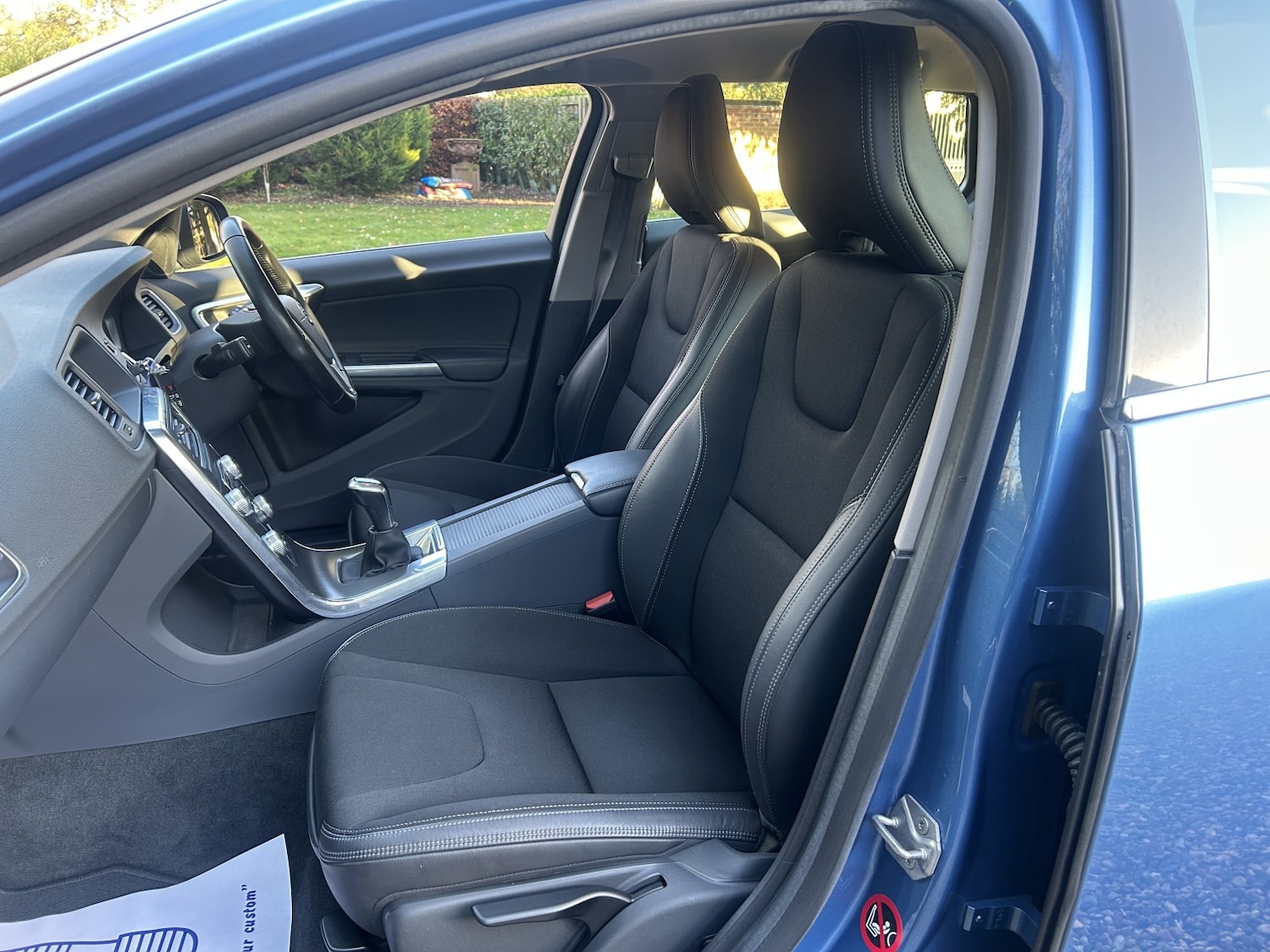 Used Volvo V60 2016 for sale - 76656078: Photo 2