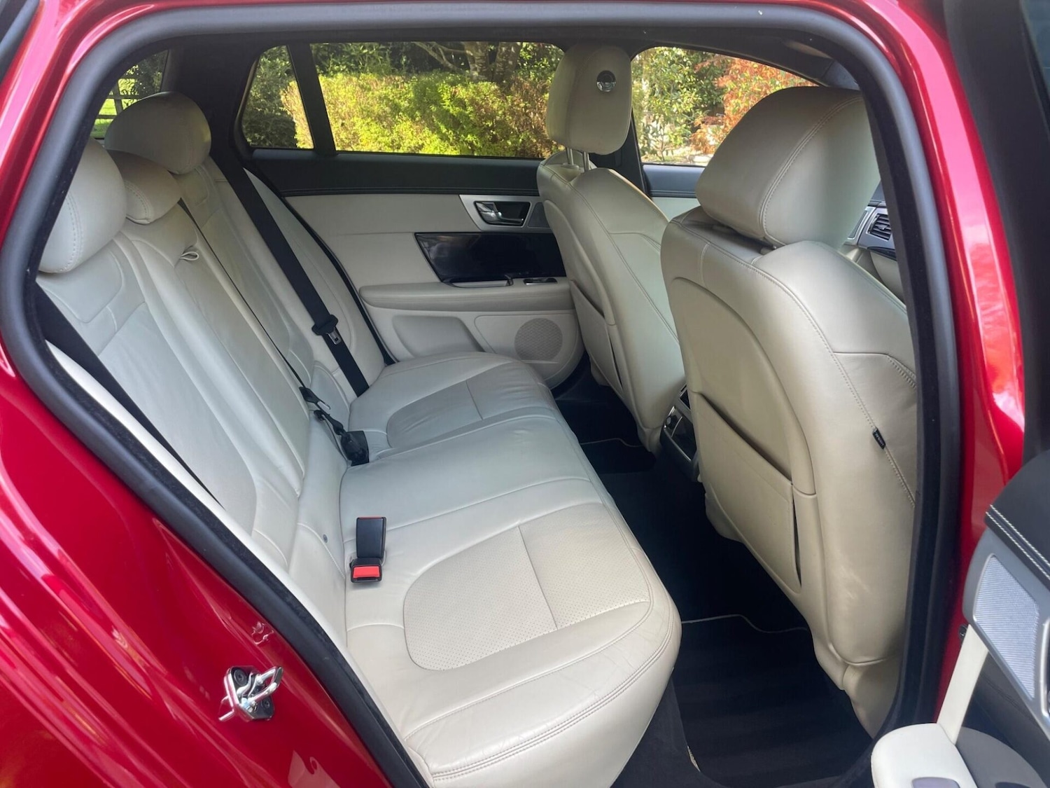 Used Jaguar XF 2014 for sale - 76776452: Photo 25