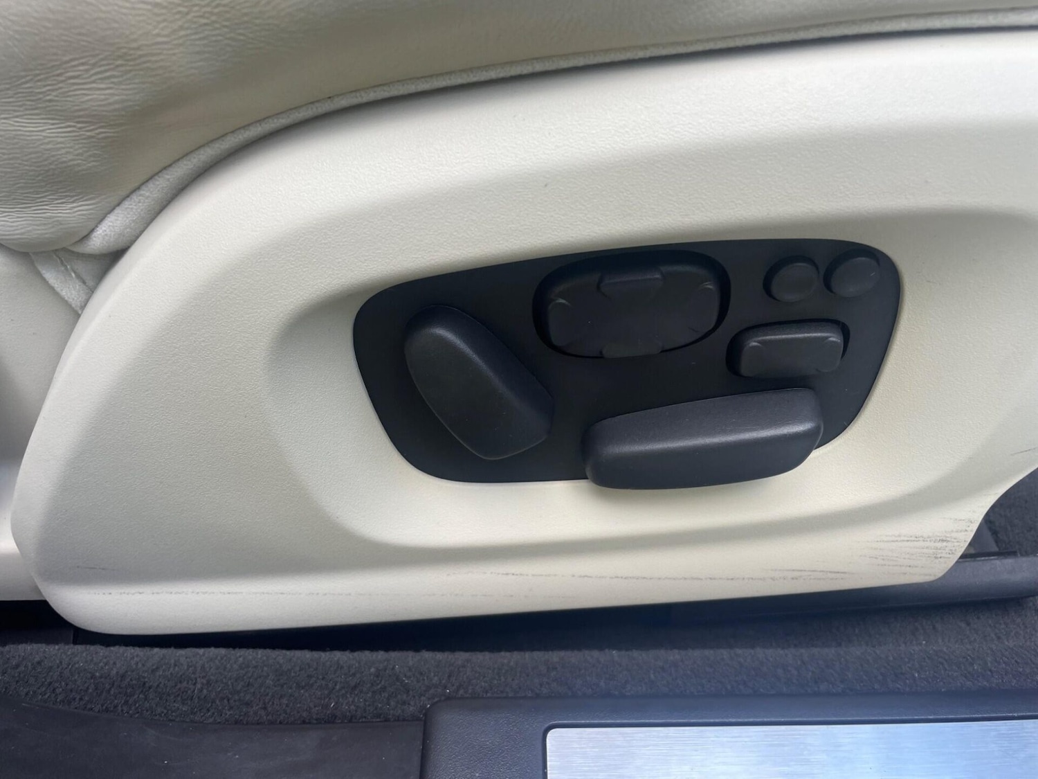 Used Jaguar XF 2014 for sale - 76776452: Photo 28