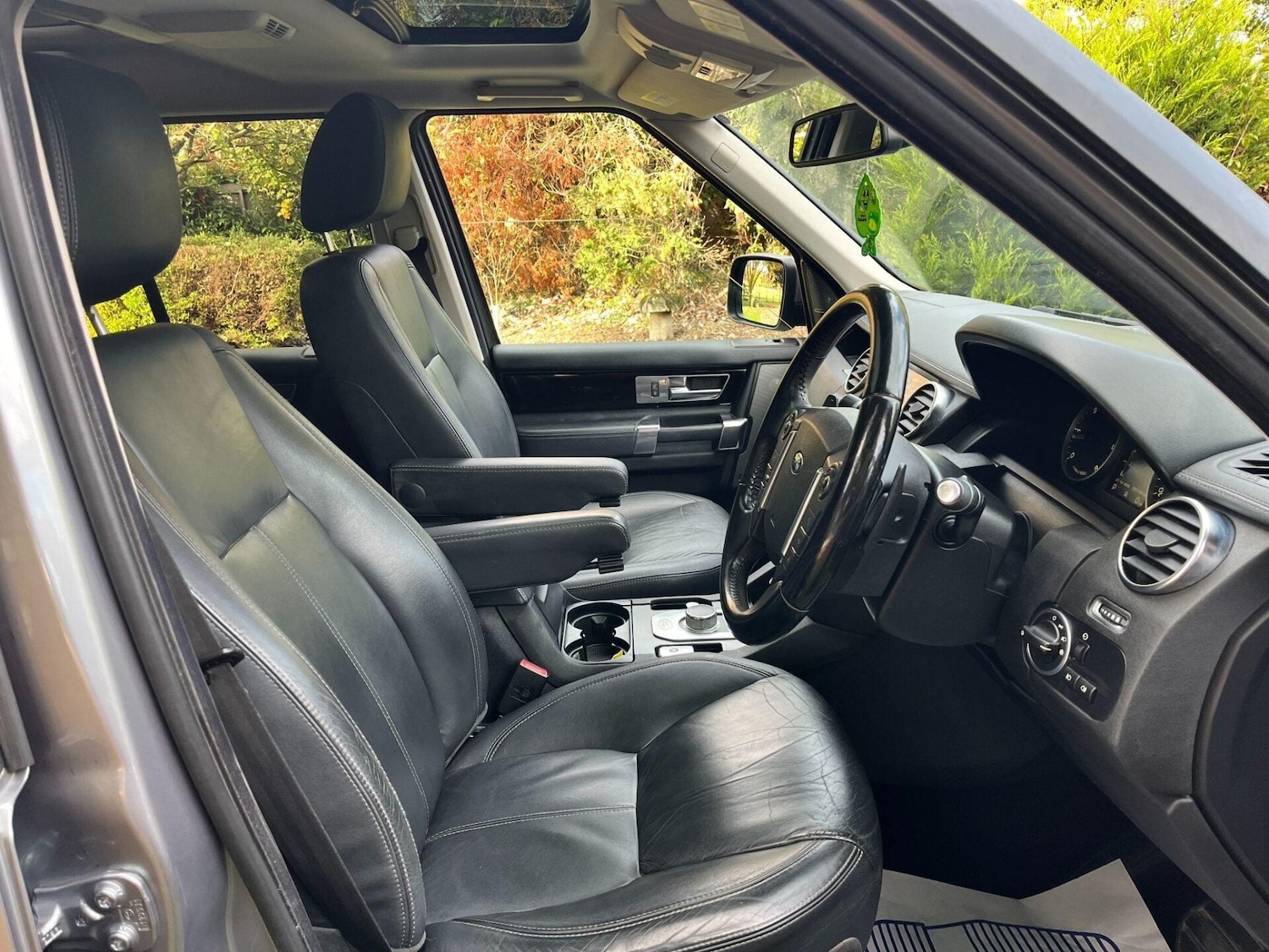 Used Land Rover Discovery 2012 for sale - 76776418: Photo 2