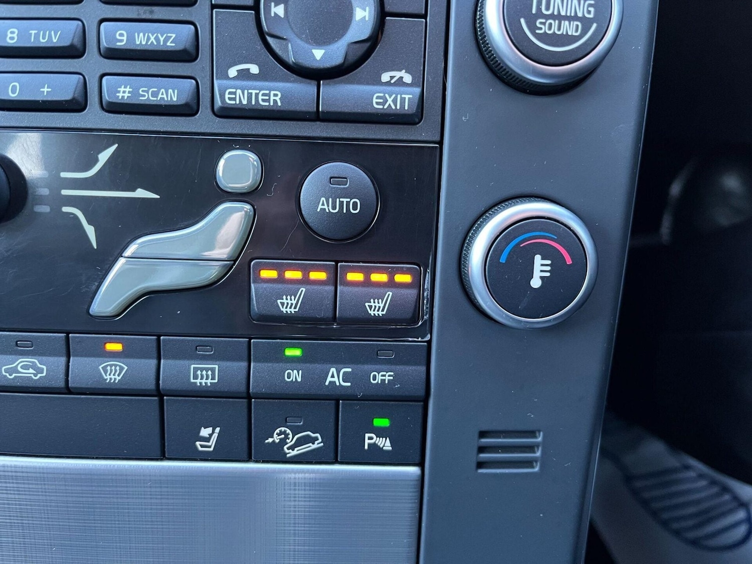 Used Volvo XC70 2011 for sale - 77032856: Photo 10