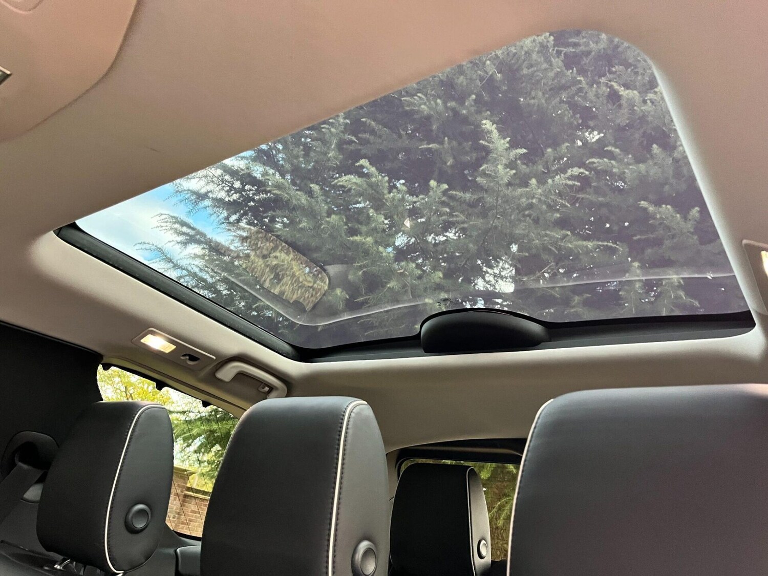 Used Land Rover Discovery 2017 for sale - 76776410: Photo 16