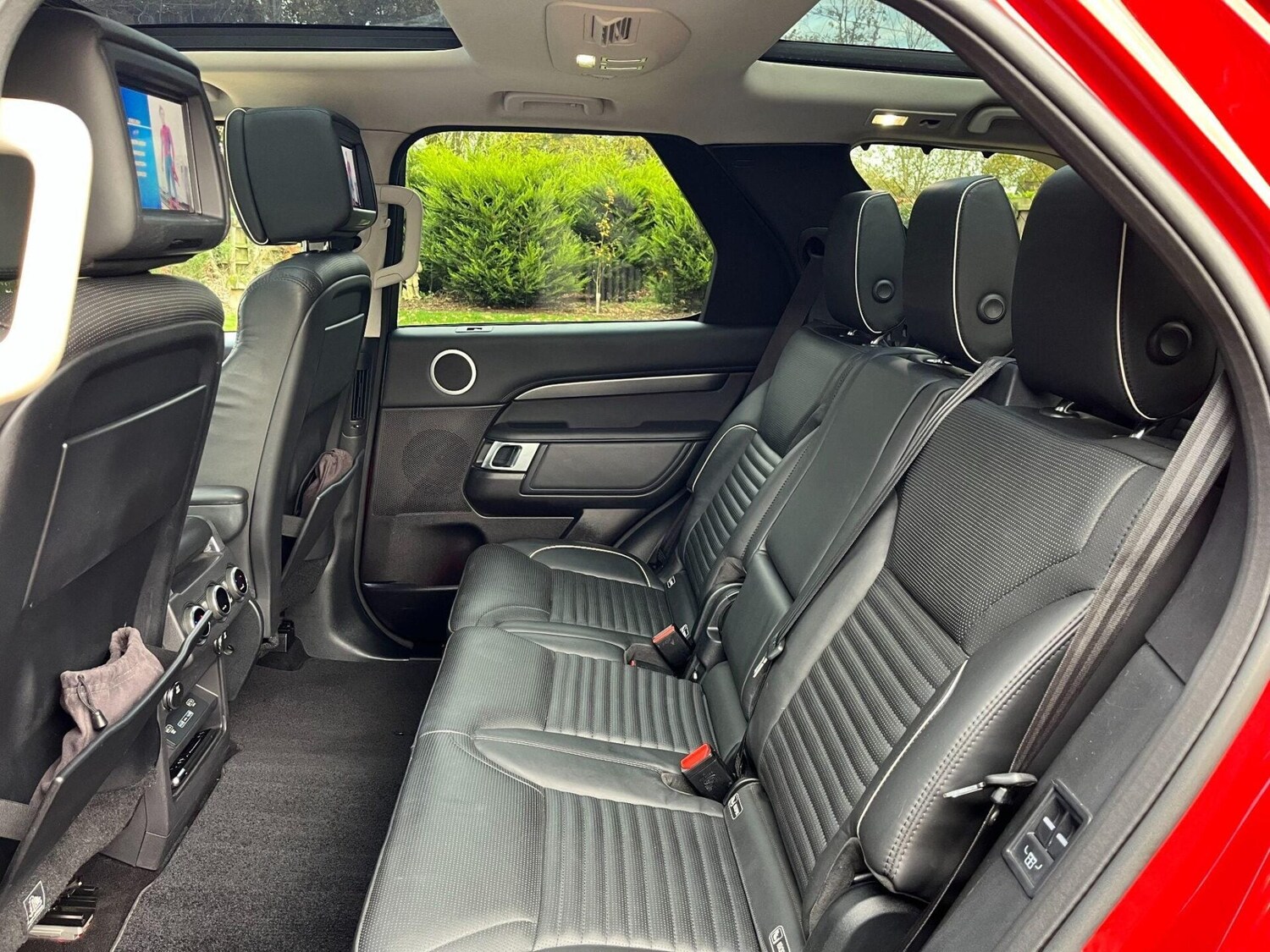 Used Land Rover Discovery 2017 for sale - 76776410: Photo 4