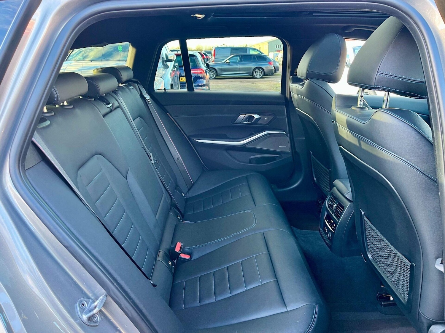 Used BMW 3 Series 2019 for sale - 77435943: Photo 2