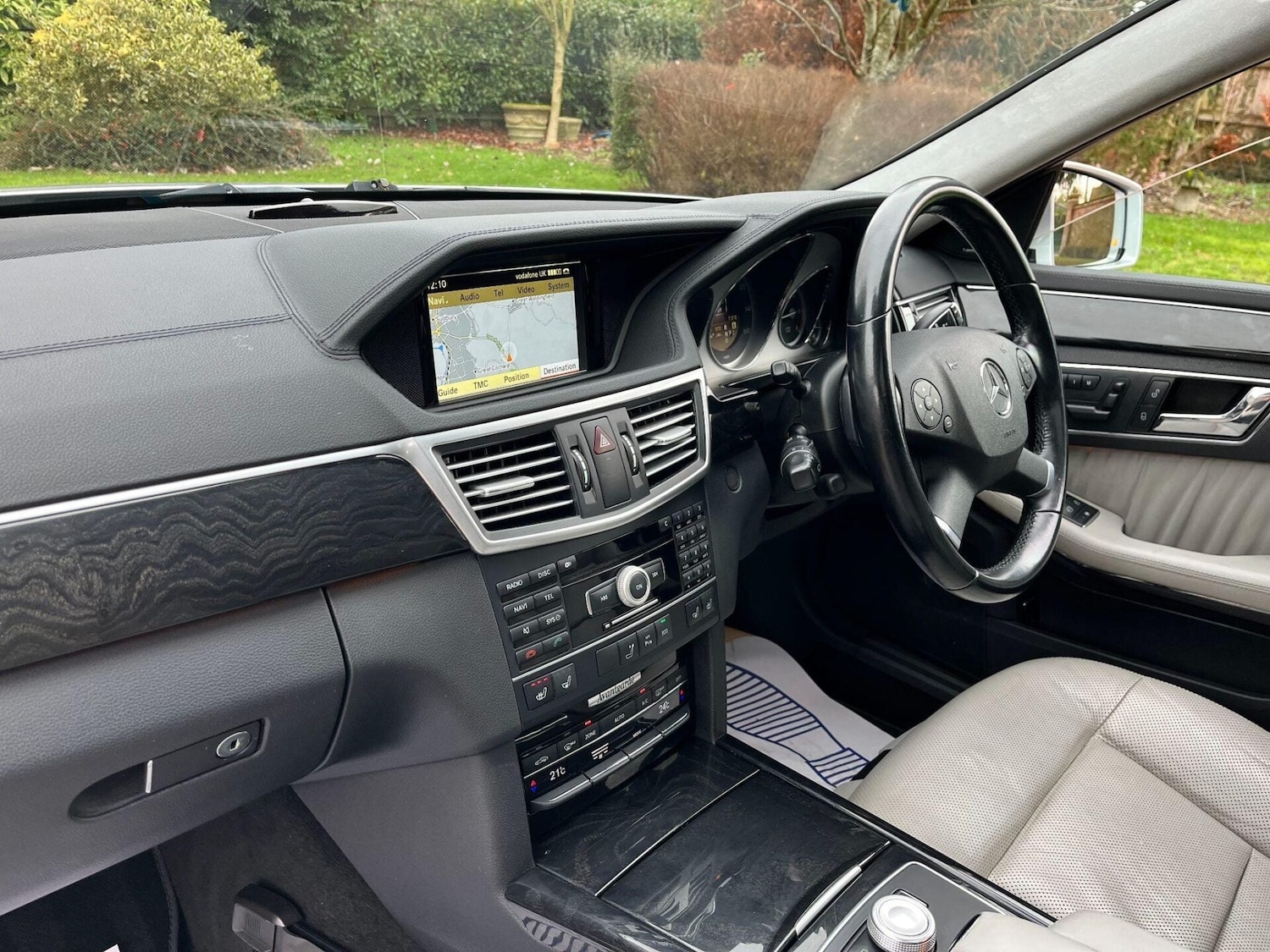 Used Mercedes-Benz E Class 2011 for sale - 77223157: Photo 28