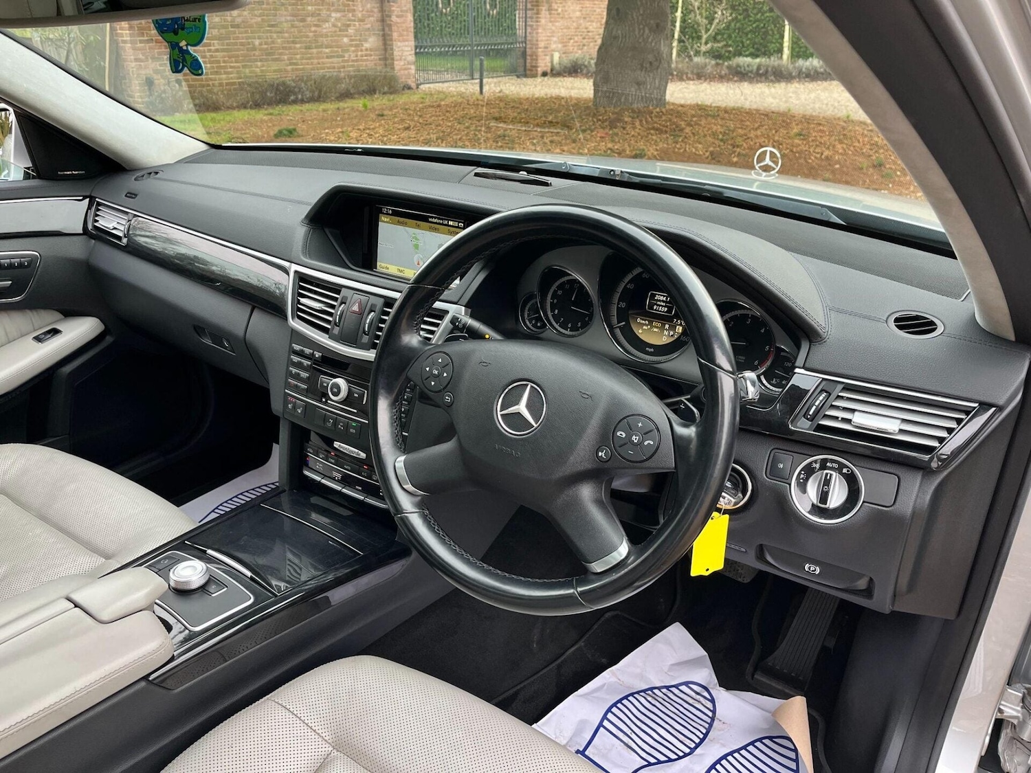 Used Mercedes-Benz E Class 2011 for sale - 77223157: Photo 29