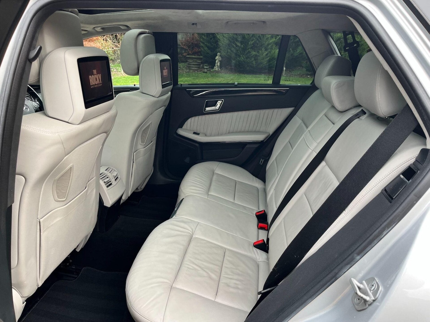 Used Mercedes-Benz E Class 2011 for sale - 77223157: Photo 30