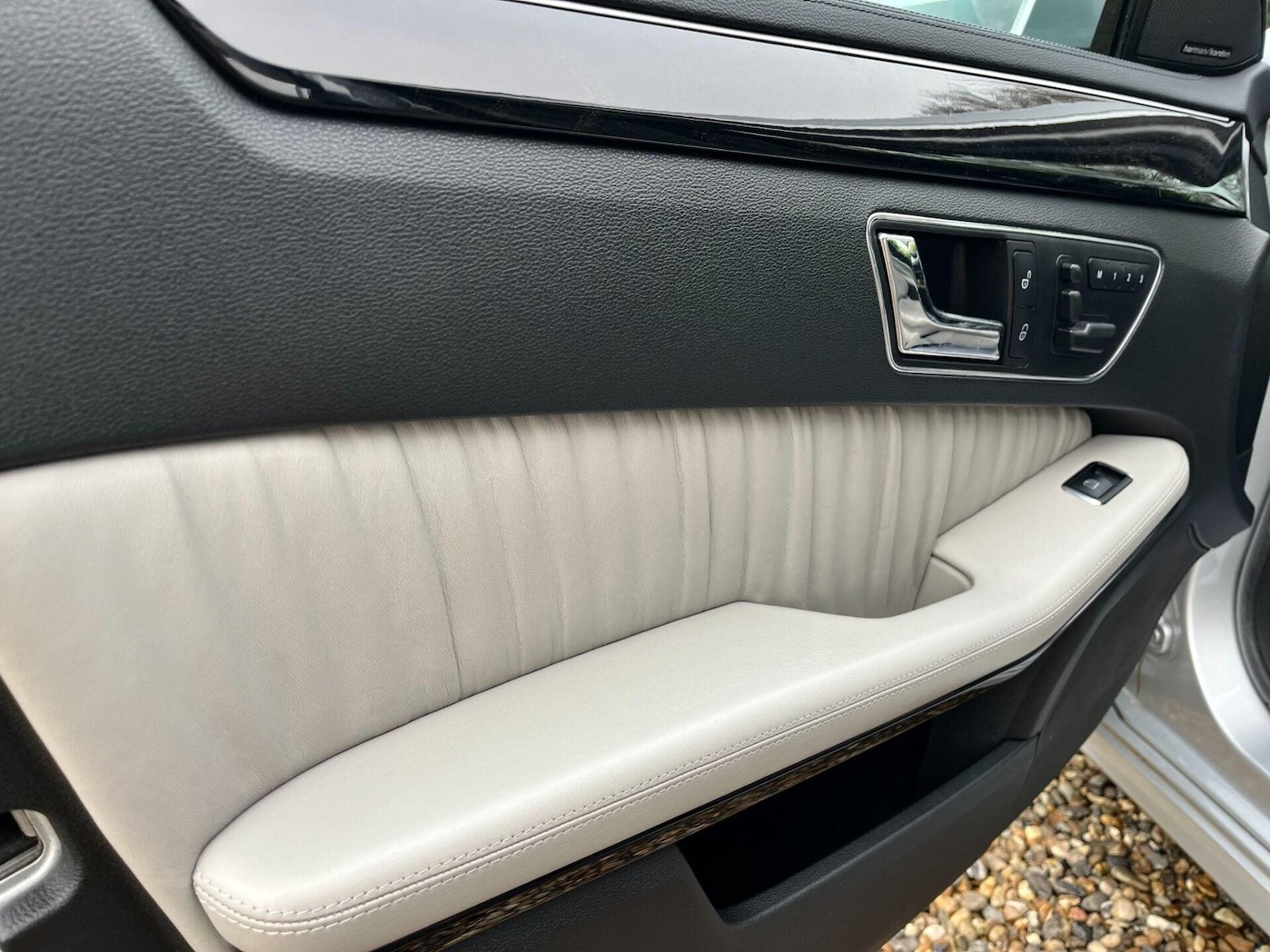 Used Mercedes-Benz E Class 2011 for sale - 77223157: Photo 32