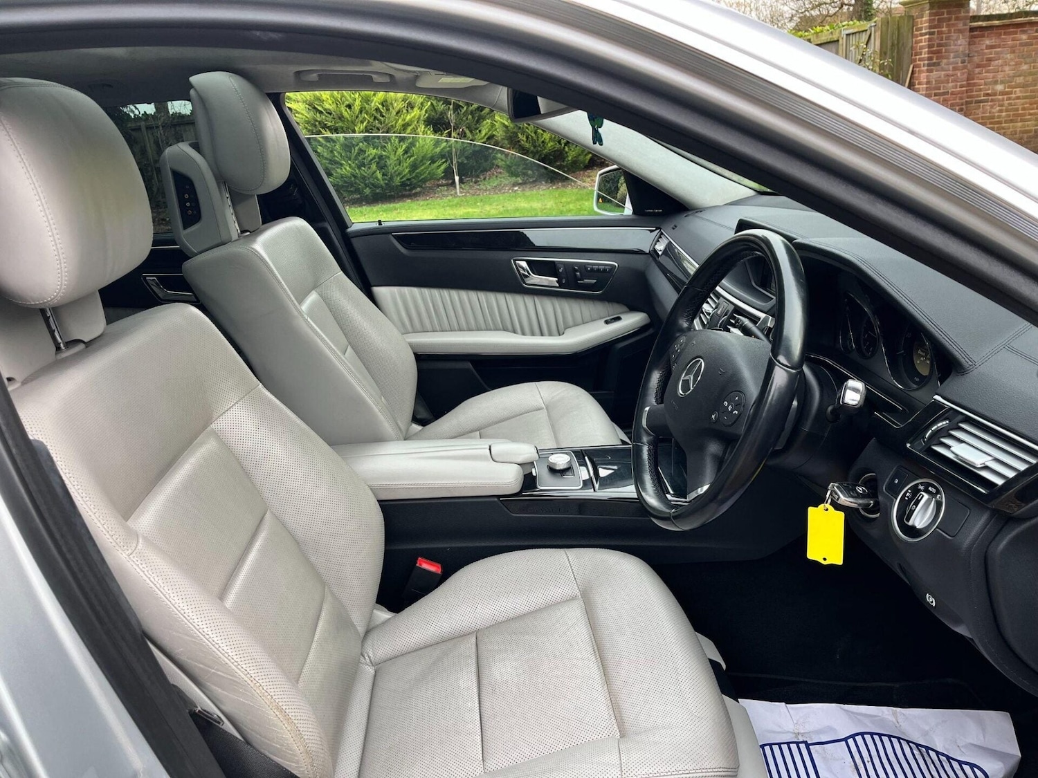 Used Mercedes-Benz E Class 2011 for sale - 77223157: Photo 4