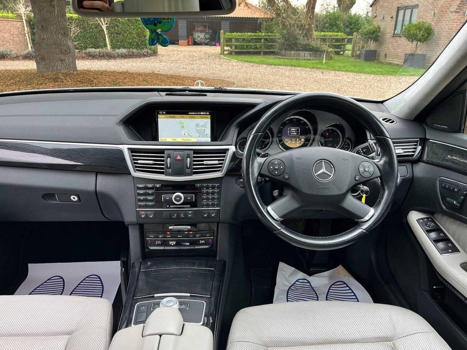 Used Mercedes-Benz E Class 2011 for sale - 77223157: Photo 5