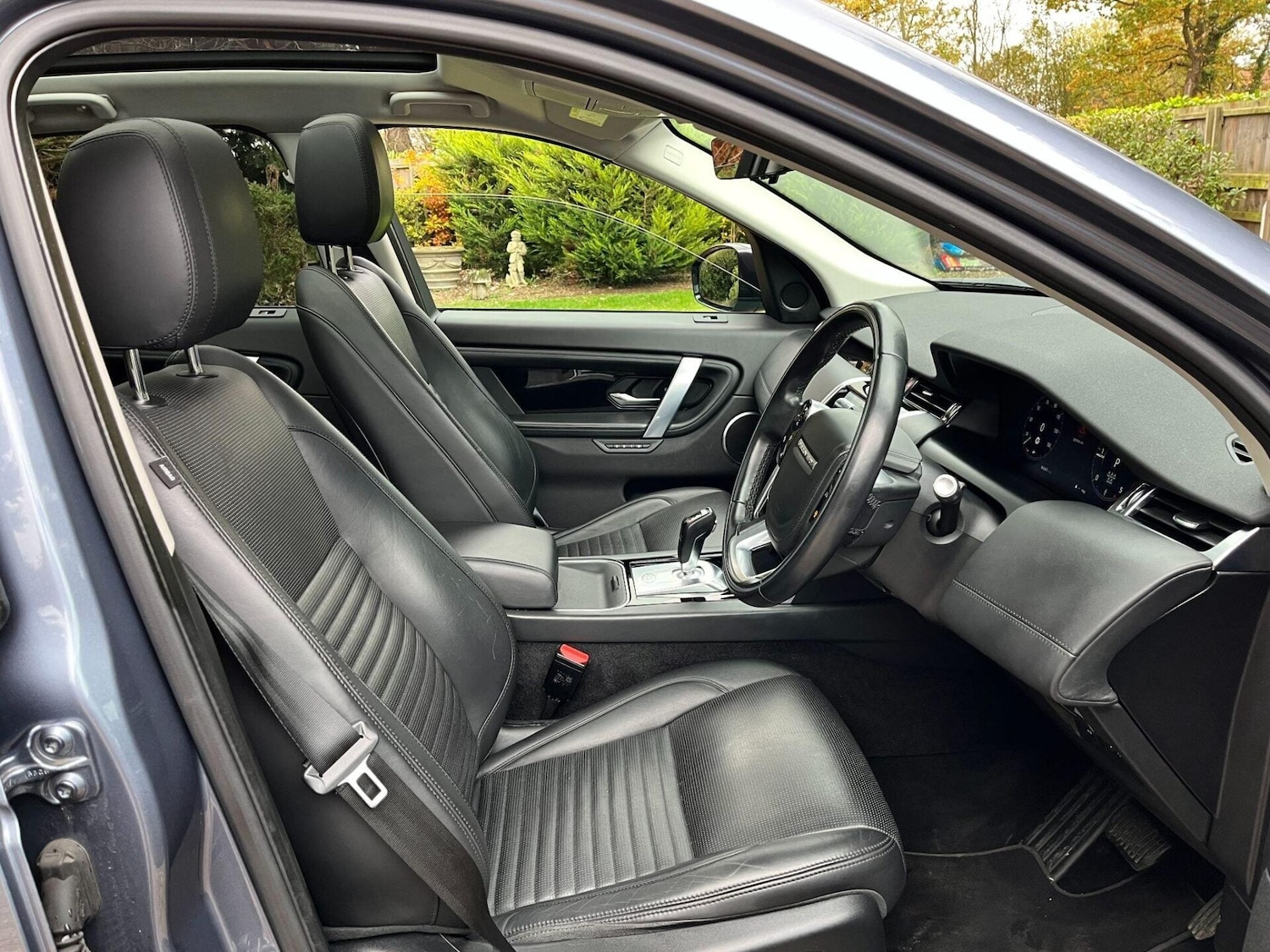 Used Land Rover Discovery Sport 2020 for sale - 76776431: Photo 2