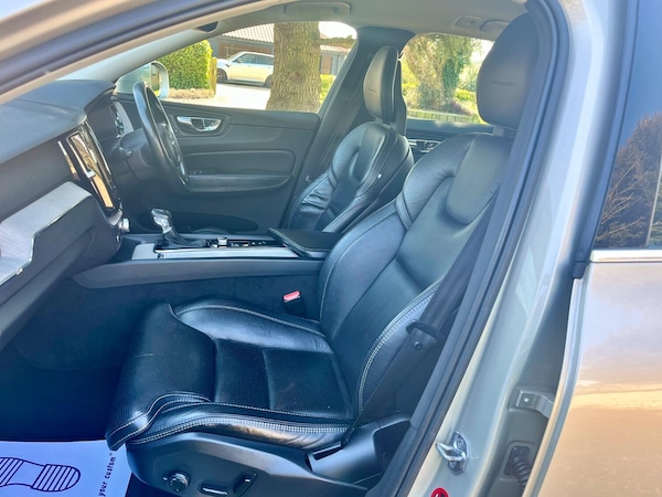 Used Volvo XC60 2017 for sale - 74067531: Photo 2