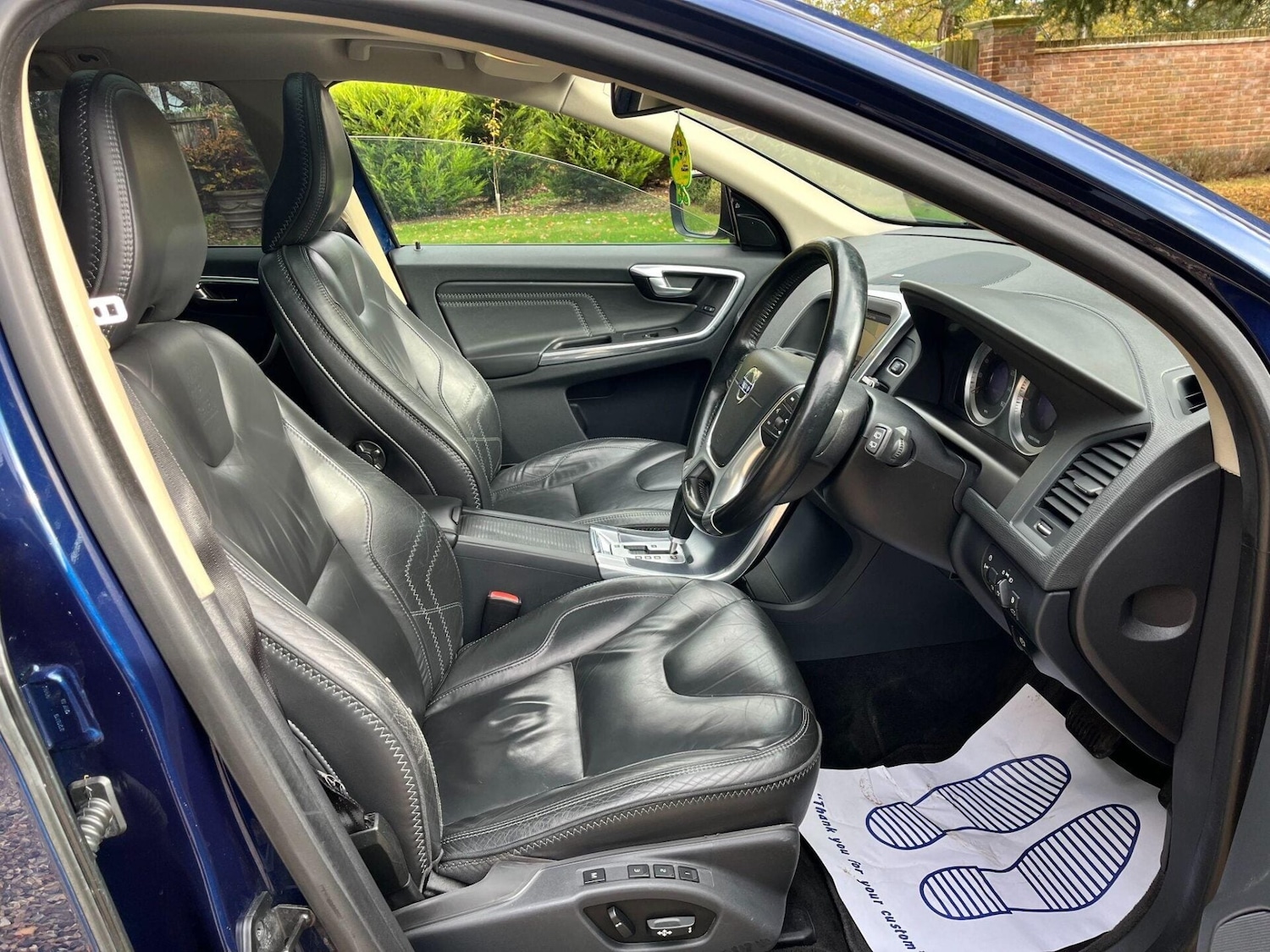 Used Volvo XC60 2012 for sale - 77199300: Photo 2