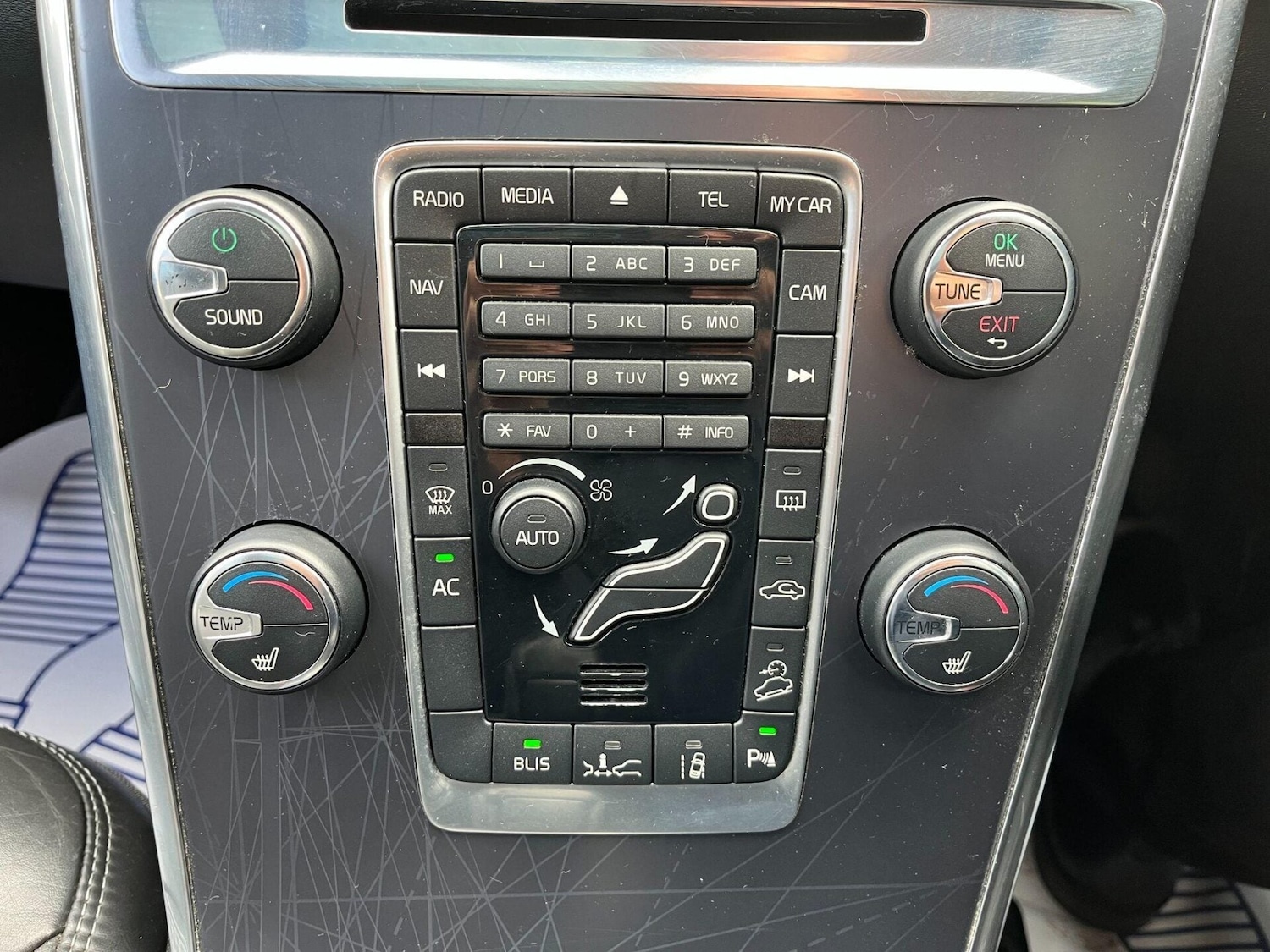 Used Volvo XC60 2012 for sale - 77199300: Photo 32