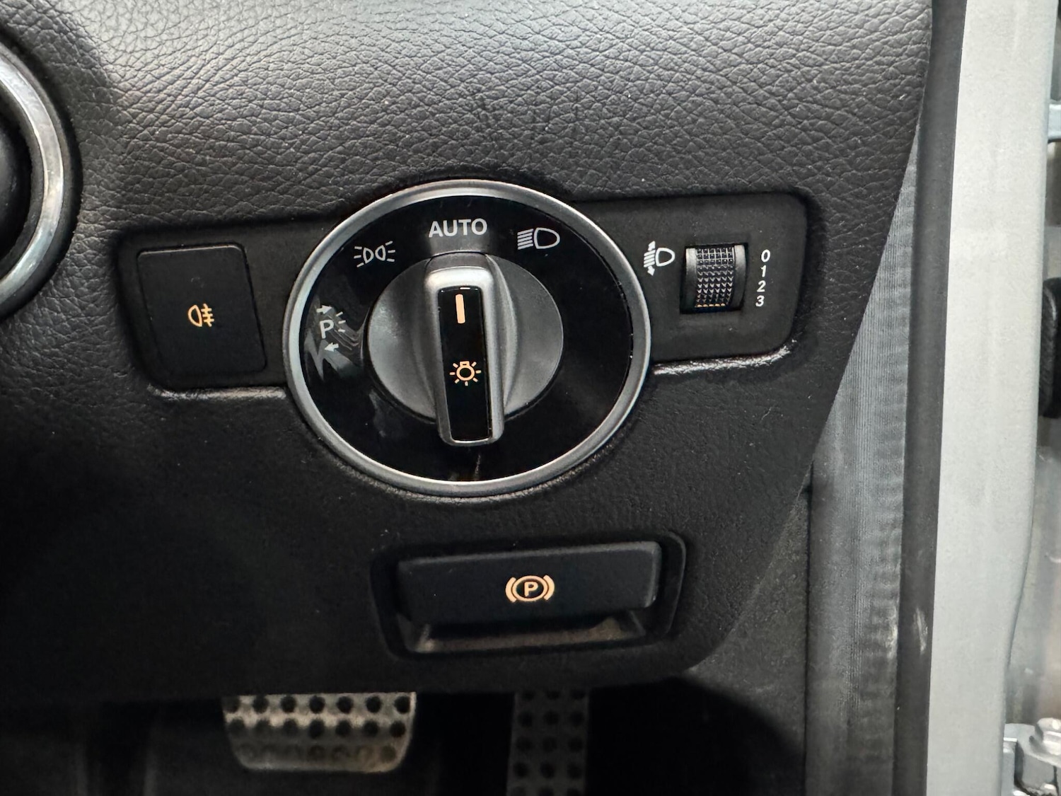 Used Mercedes-Benz SLC 2016 for sale - 76584439: Photo 15