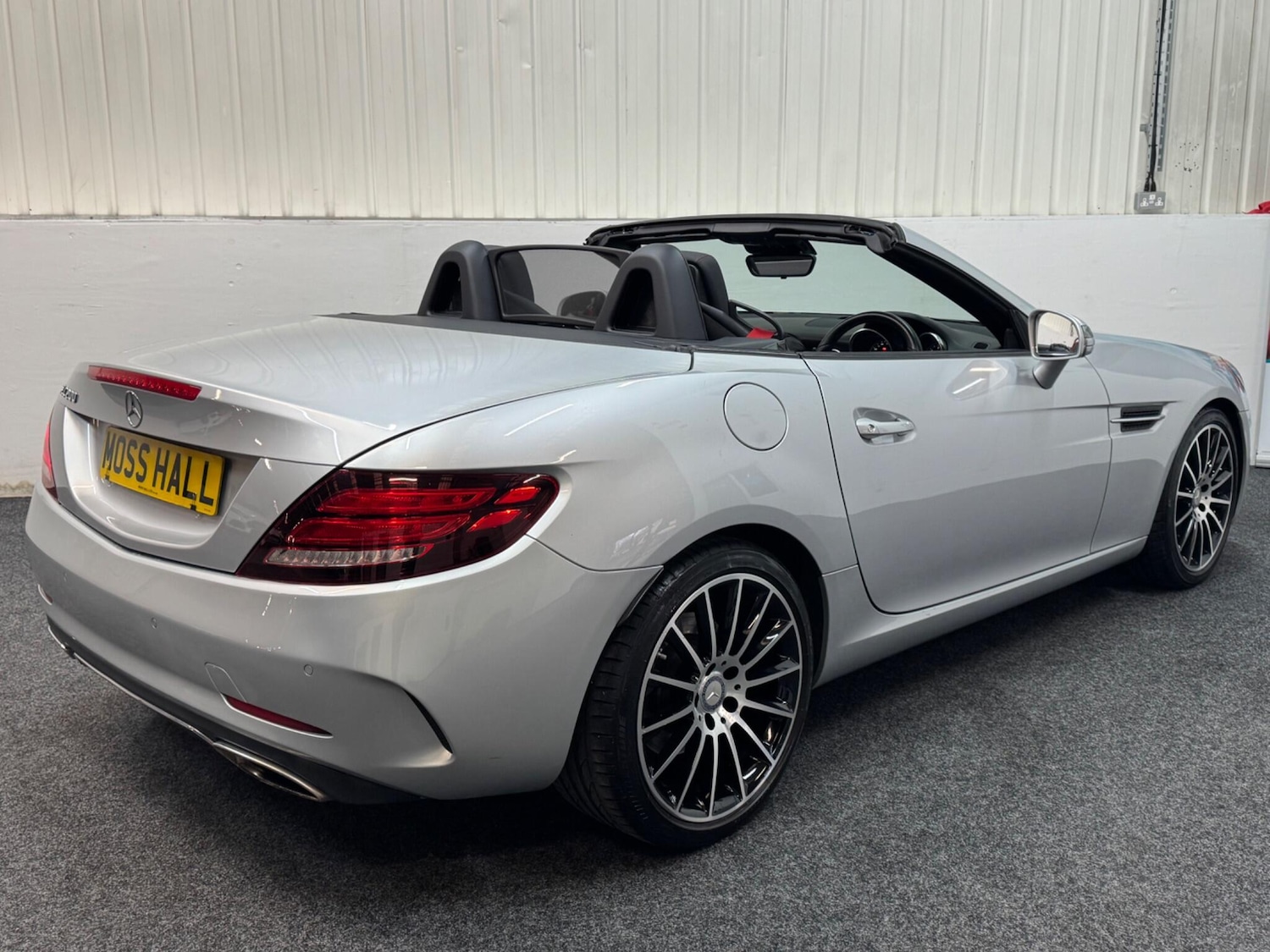 Used Mercedes-Benz SLC 2016 for sale - 76584439: Photo 2