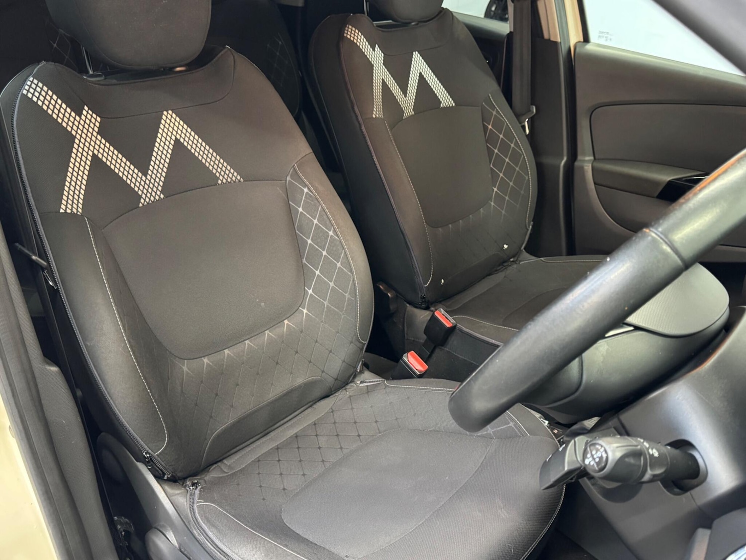 Used Renault Captur 2015 for sale - 77925902: Photo 11