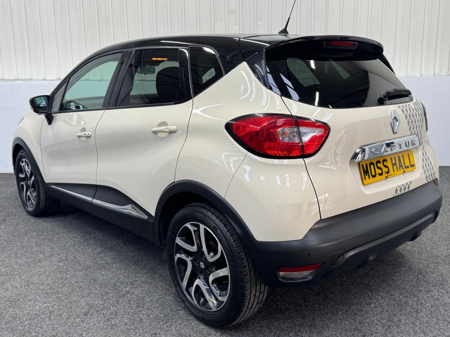 Used Renault Captur 2015 for sale - 77925902: Photo 4