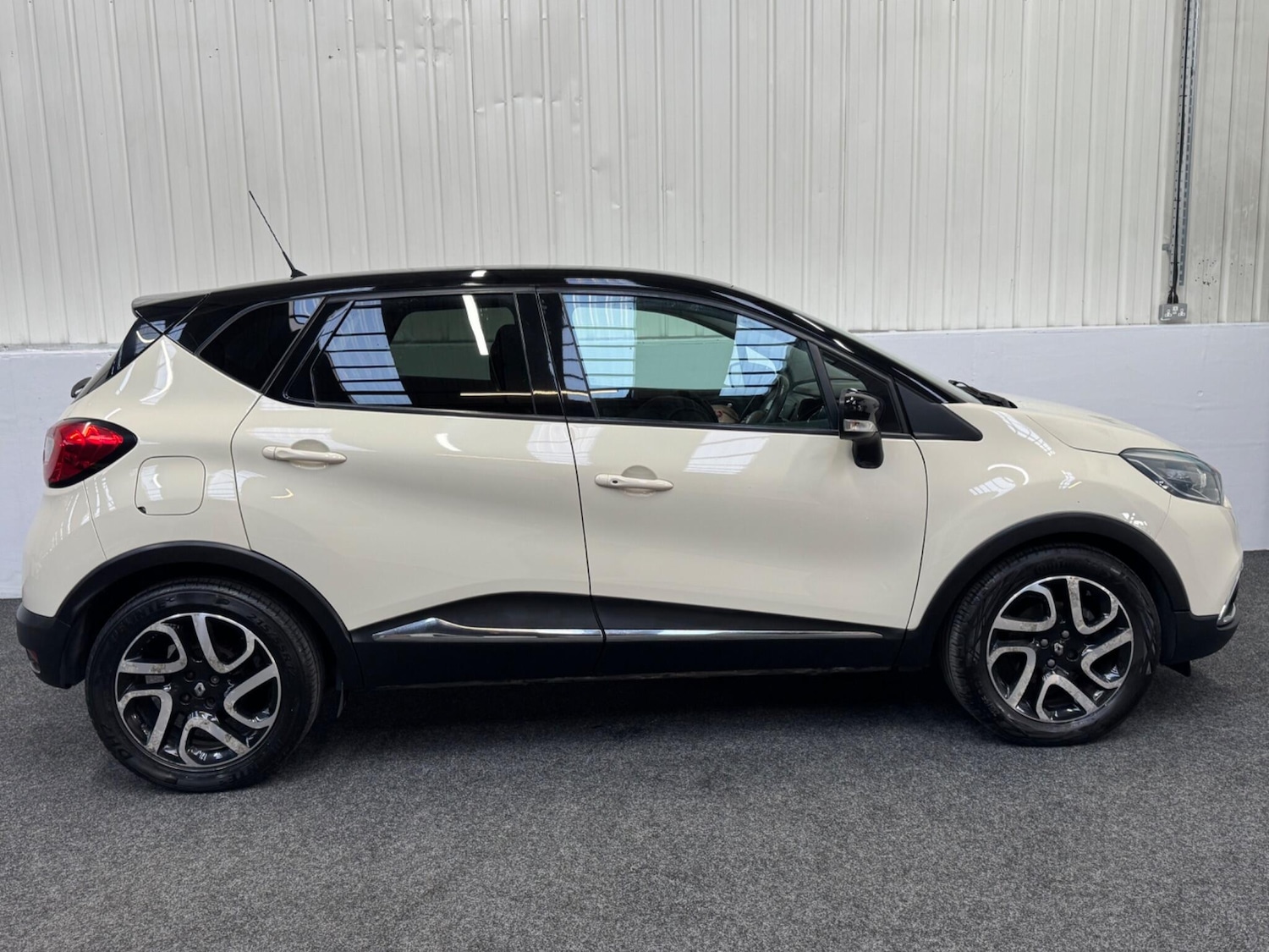 Used Renault Captur 2015 for sale - 77925902: Photo 5