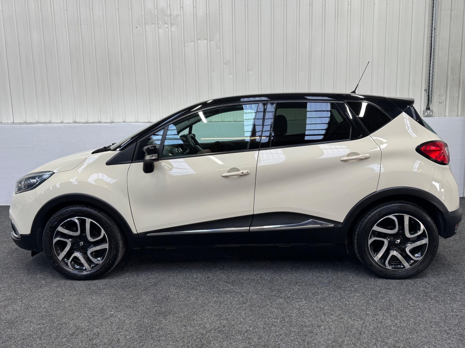 Used Renault Captur 2015 for sale - 77925902: Photo 6