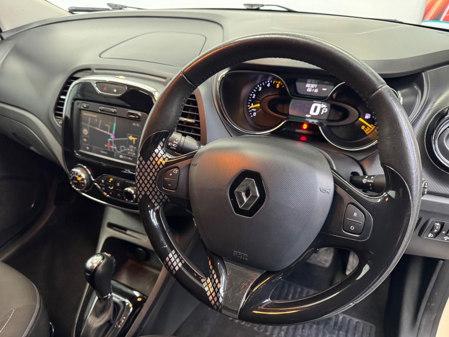 Used Renault Captur 2015 for sale - 77925902: Photo 9