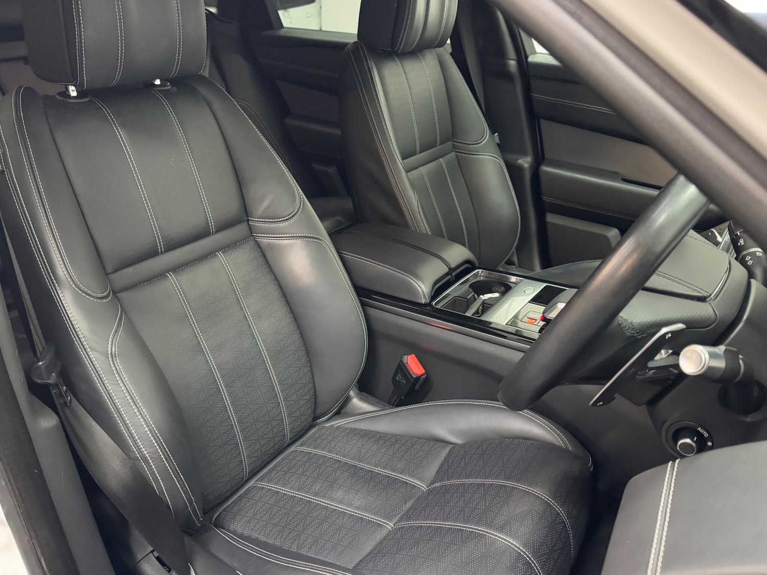 Used Land Rover Range Rover Velar 2022 for sale - 77305590: Photo 10