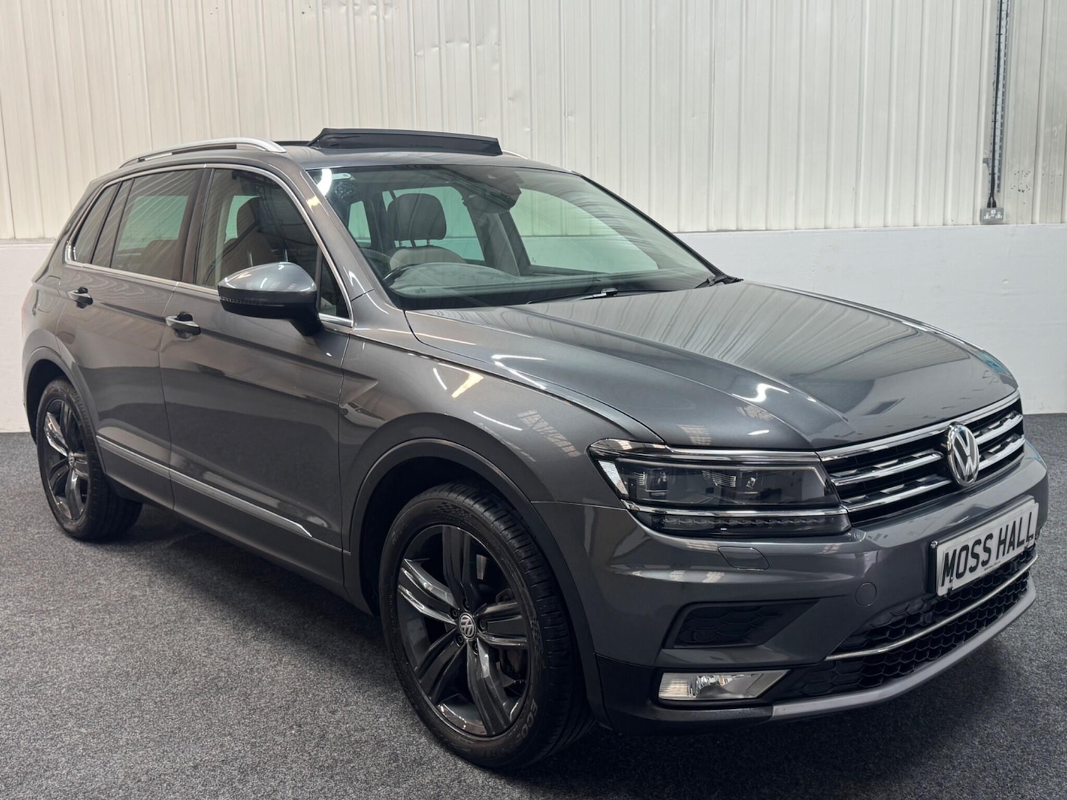 Used Volkswagen Tiguan 2017 for sale - 76032148: Photo 1