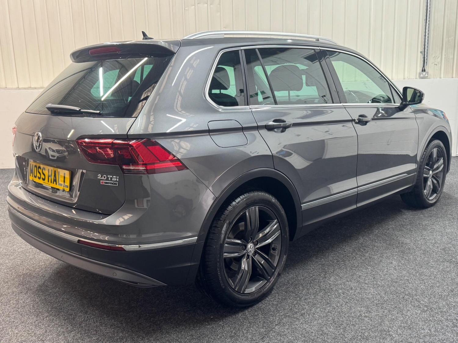 Used Volkswagen Tiguan 2017 for sale - 76032148: Photo 2